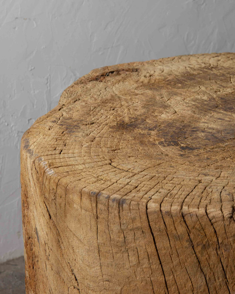 
                  
                    Old Round Primitive Table
                  
                