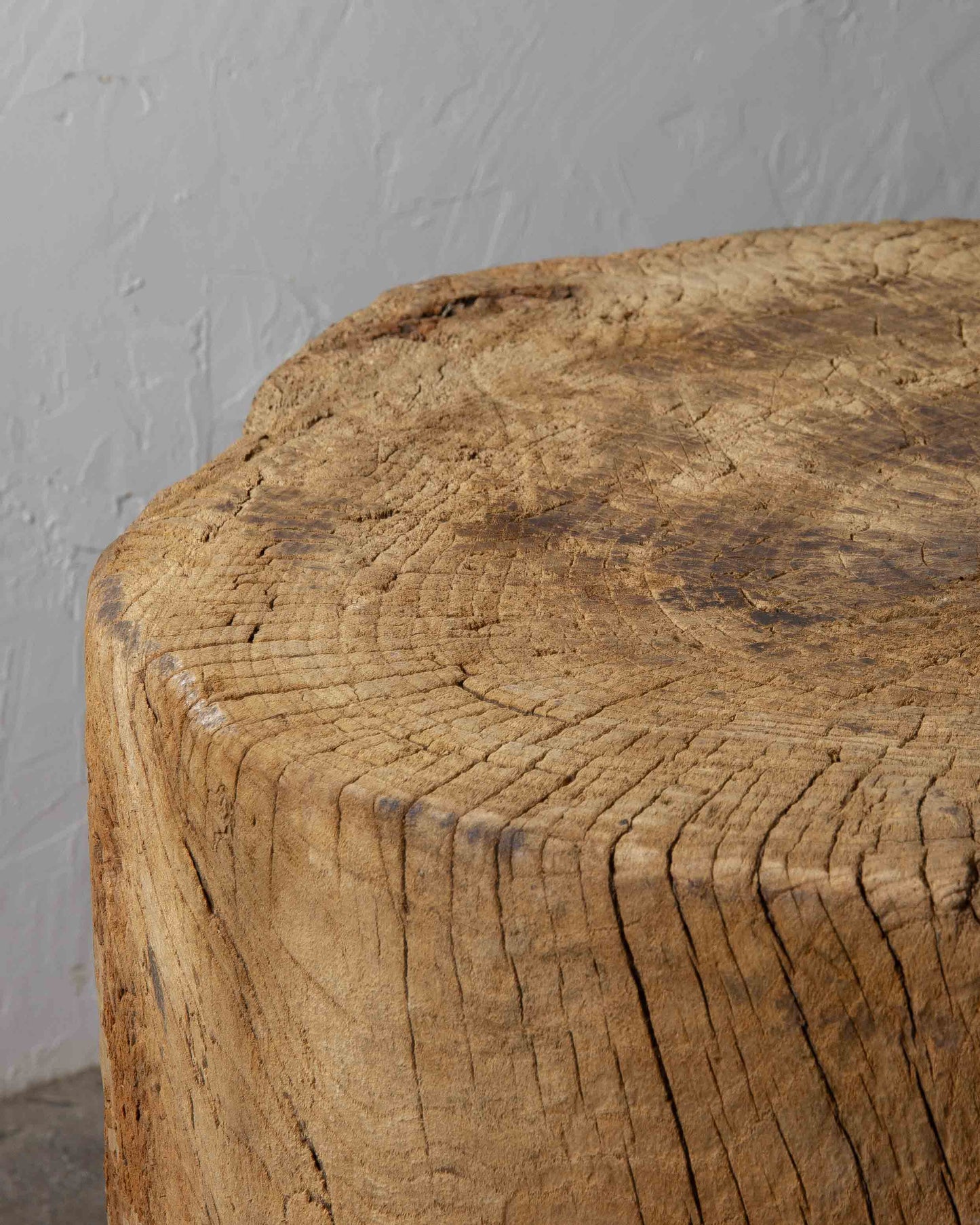 
                  
                    Old Round Primitive Table
                  
                