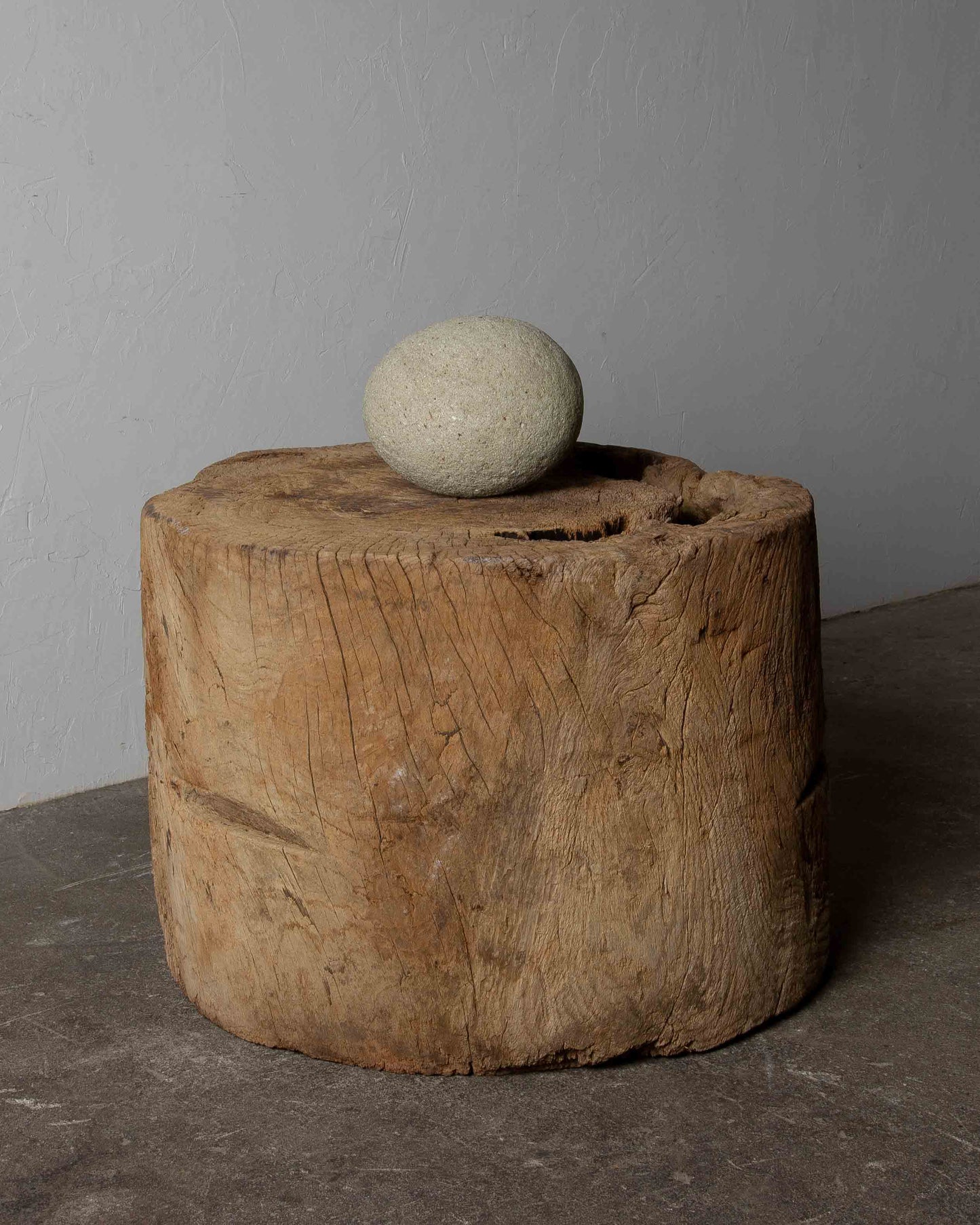 
                  
                    Old Round Primitive Table
                  
                