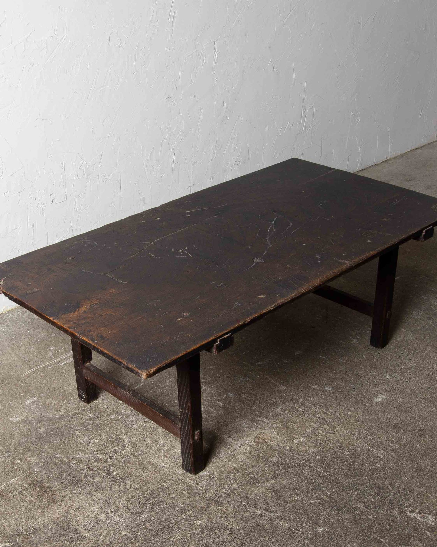 
                  
                    Old Wood Simple Table
                  
                